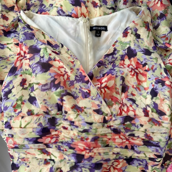 George Floral V-Neck Dress - Picture 4 of 4